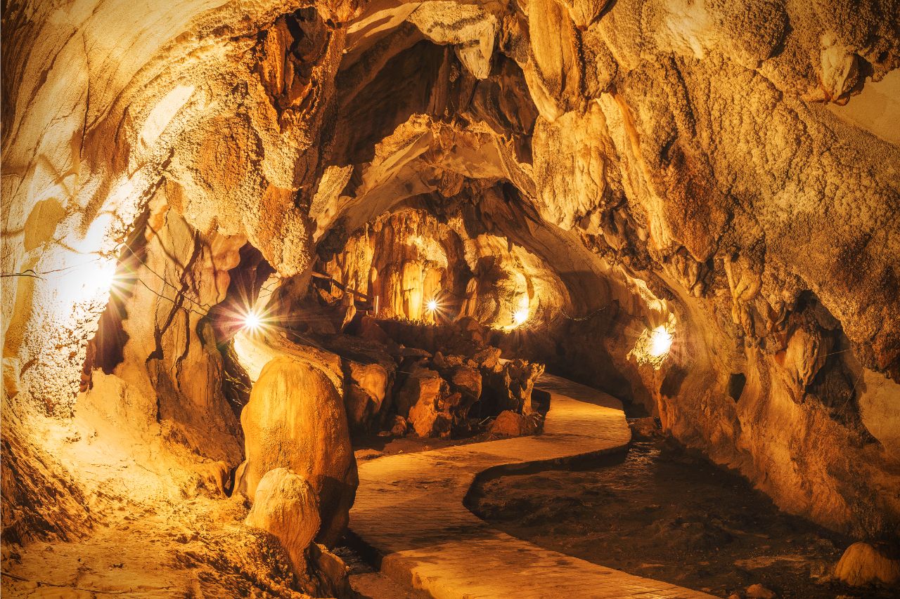 Tham Chang Cave in Vang Vieng Laos