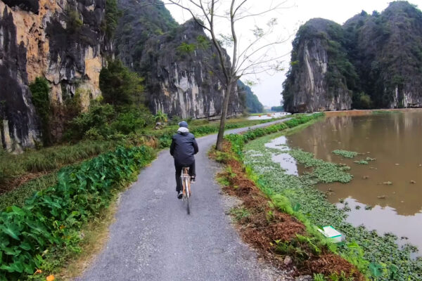 cycling in ninh binh province vietnam02