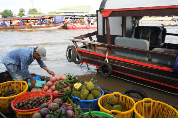 mekong delta floating market05