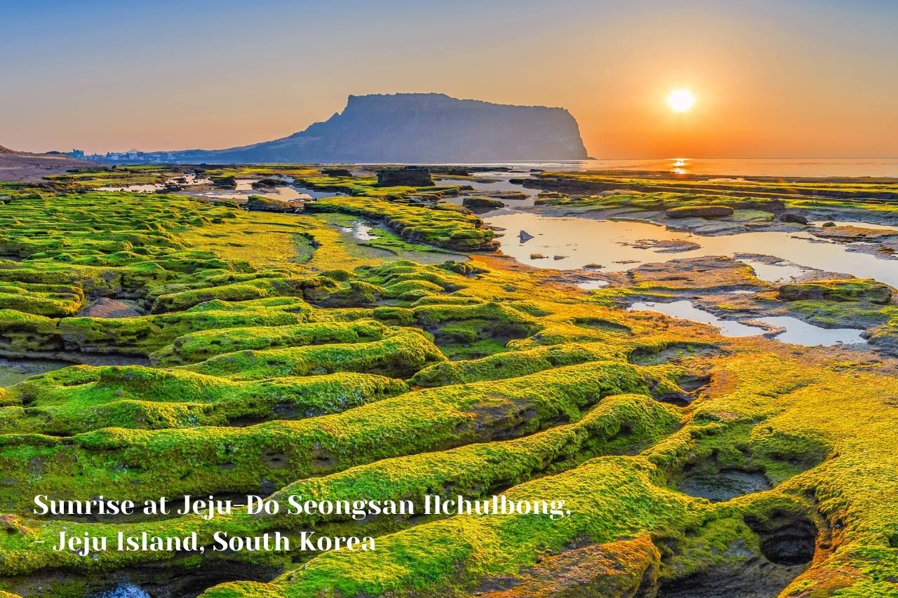 KOREA Sunrise at Jeju-Do Seongsan Ilchulbong