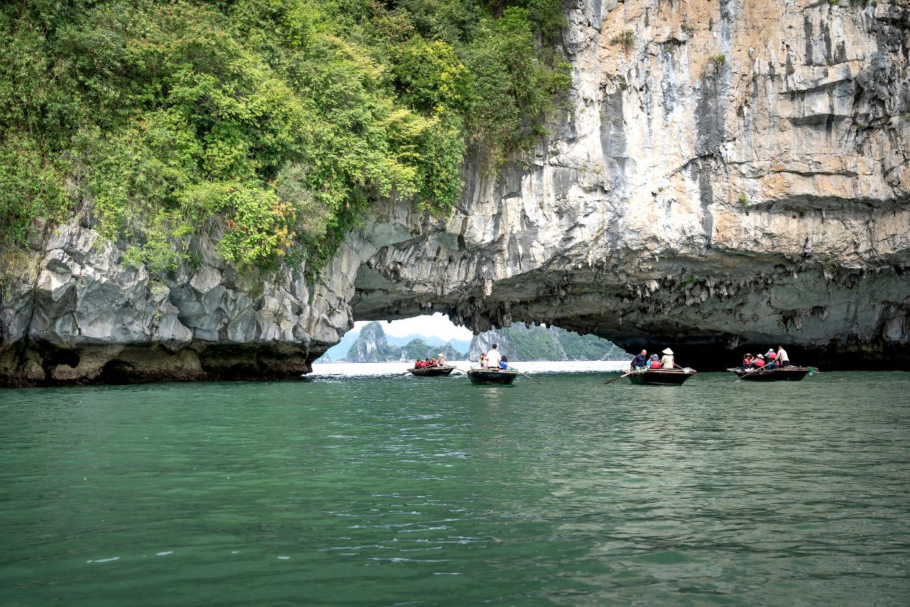 halong bay vietnam (1)