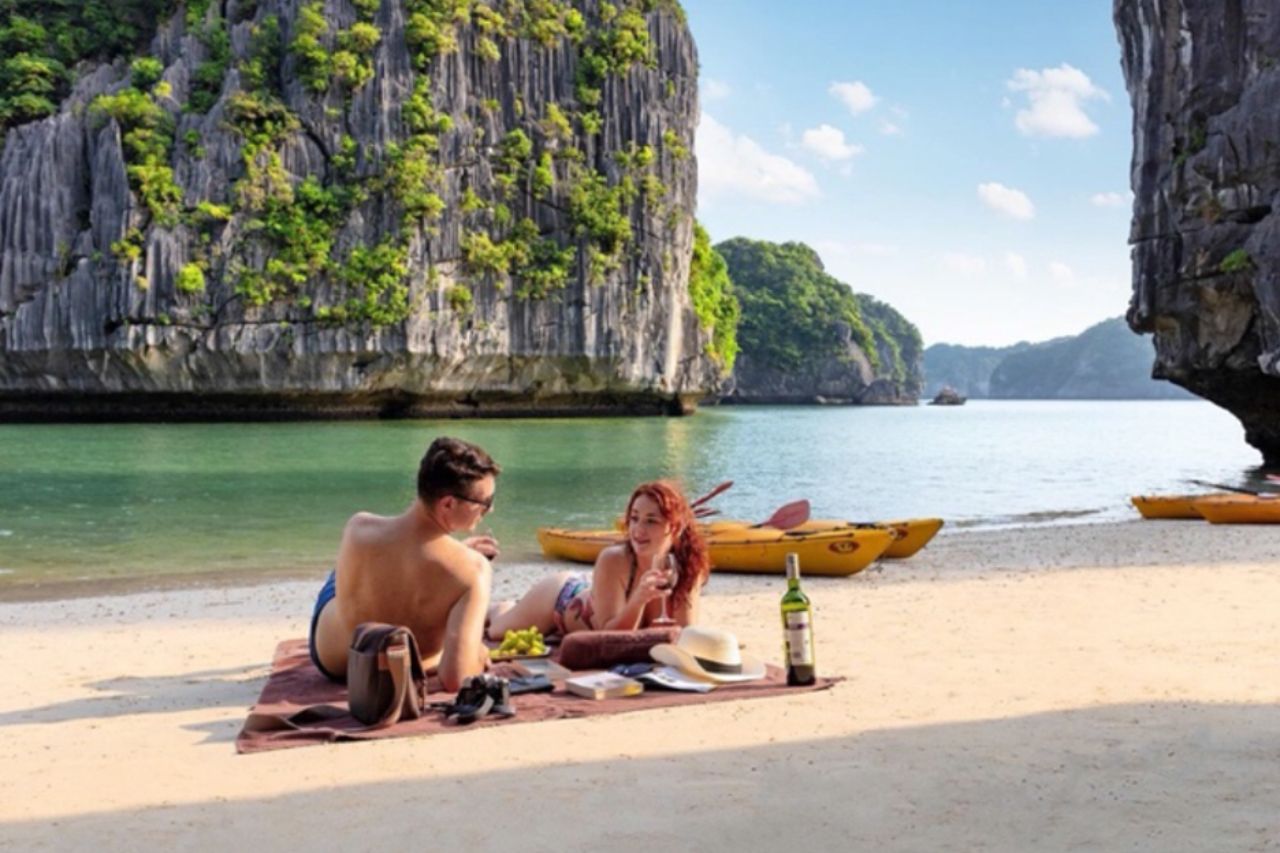 Genesis Luxury Regal Cruises - Halong Bay